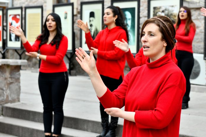 Hanımlar Lokali Üyeleri İstiklal Marşını İşaret Diliyle Okudu.