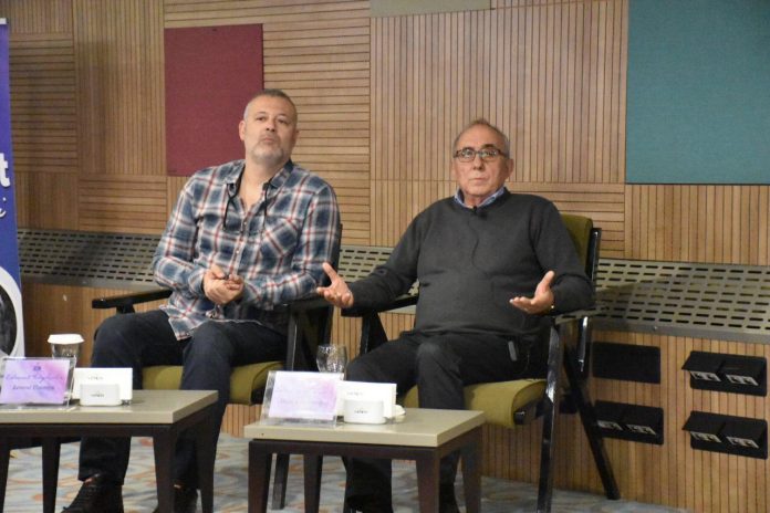 Edremit’te Behramoğlu ve Üzümcü sanat ve sansür konuştu.