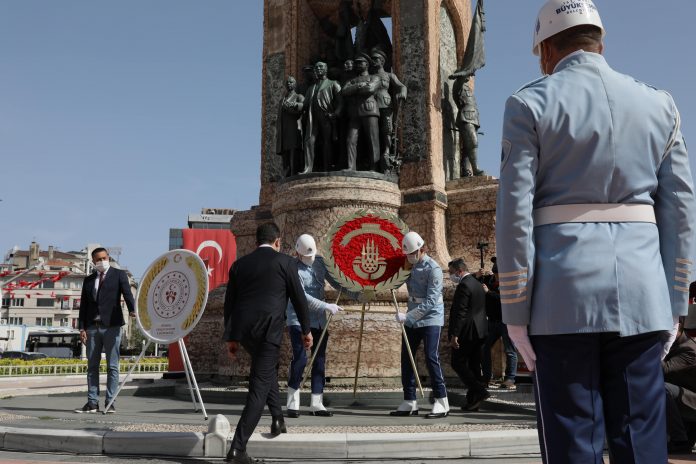 mamaoğlu 19 Mayısın 101. yıldönümünde Taksimdeydi ozelkalem.com .tr JPG min