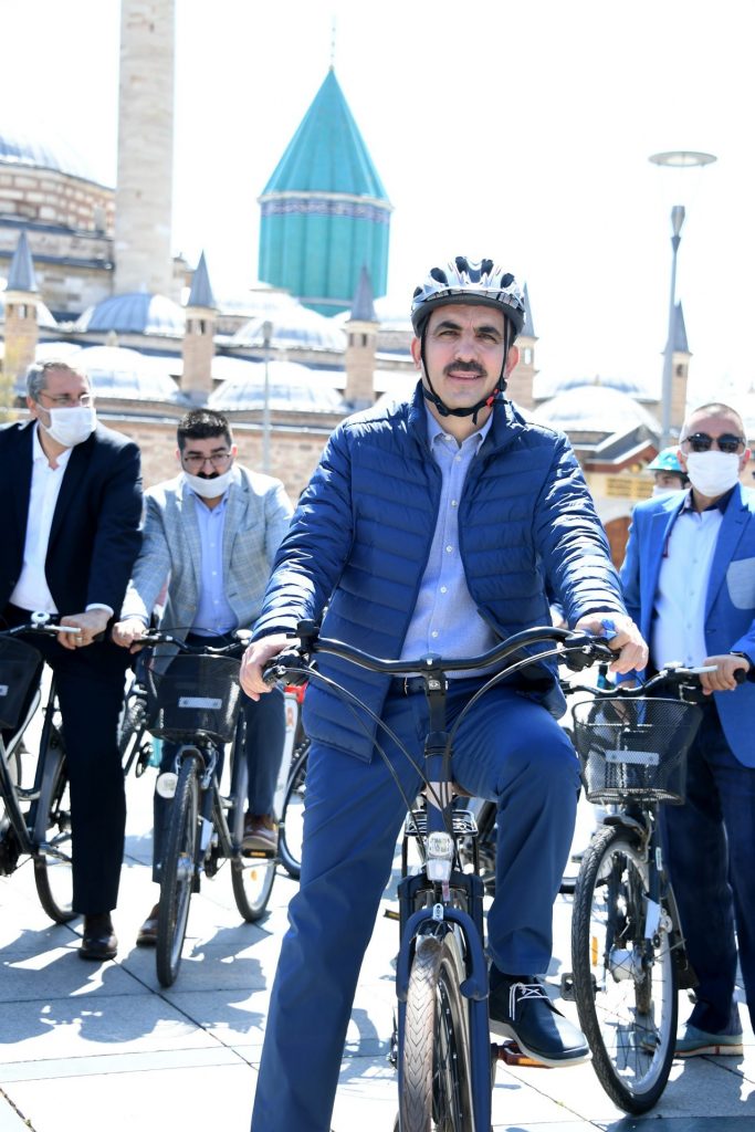 Konya Büyükşehir Belediye Başkanı Uğur İbrahim Altay Dünya Bisiklet gününde bisiklete bindi Konya Büyükşehir Belediye Başkanı Uğur İbrahim Altay Dünya Bisiklet gününde bisiklete bindi