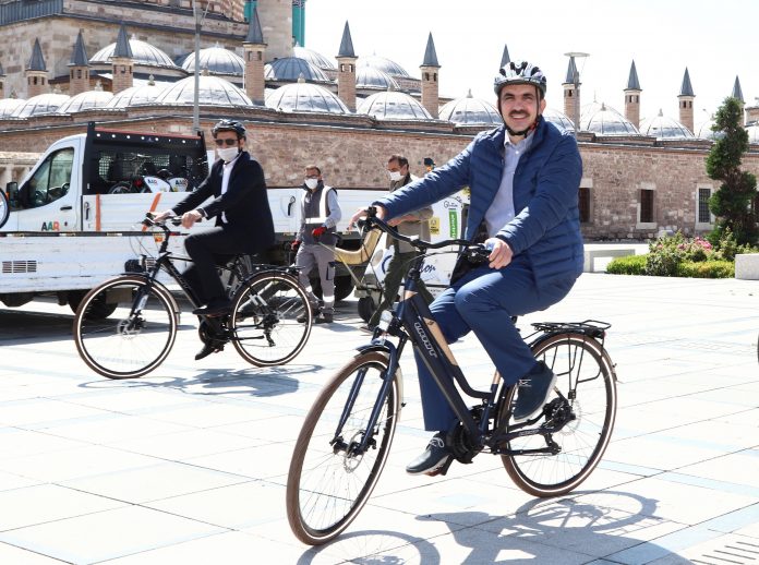 Konya Büyükşehir Belediye Başkanı Uğur İbrahim Altay pedal çevirdi