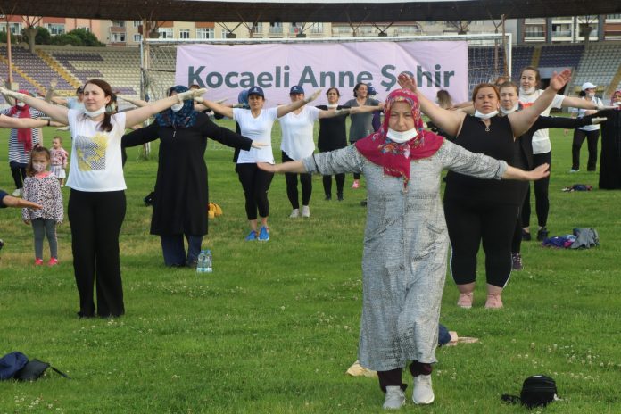 Yeni normalleşmeyle 100 anne stadyum indi