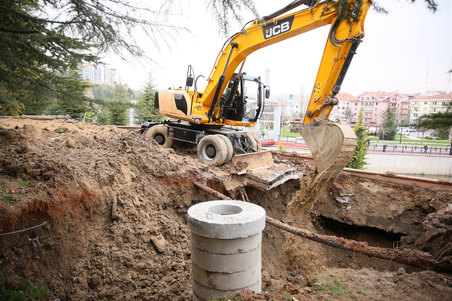 Ankara Büyükşehir Belediyesi ASKİ Genel Müdürlüğü, Keçiören Ihlamur Vadisi Parkı’nda yaklaşık 10 yıldır yaşanan su taşkını sorununu çözdü.