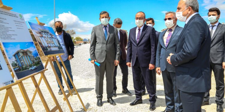 Konya Meram Belediyesi ile Konya İl Sağlık Müdürlüğü protokolü ile yapımına başlanan  ‘Aymanas Aile Sağlığı Merkezi’ hızla yükseliyor.
