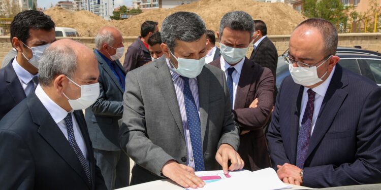 Konya Meram Belediyesi ile Konya İl Sağlık Müdürlüğü protokolü ile yapımına başlanan  ‘Aymanas Aile Sağlığı Merkezi’ hızla yükseliyor.