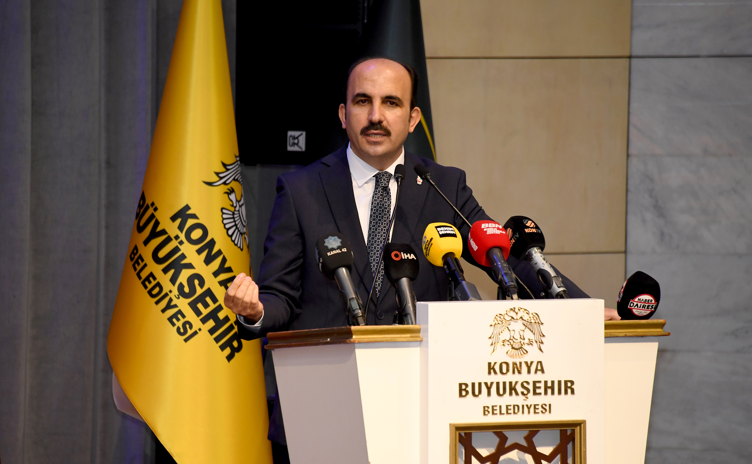 Konya Büyükşehir Belediye Başkanı Uğur İbrahim Altay, Konya gündemini meşgul eden “6 milyon” konusuyla ilgili kamuoyuna açıklamalarda bulundu.