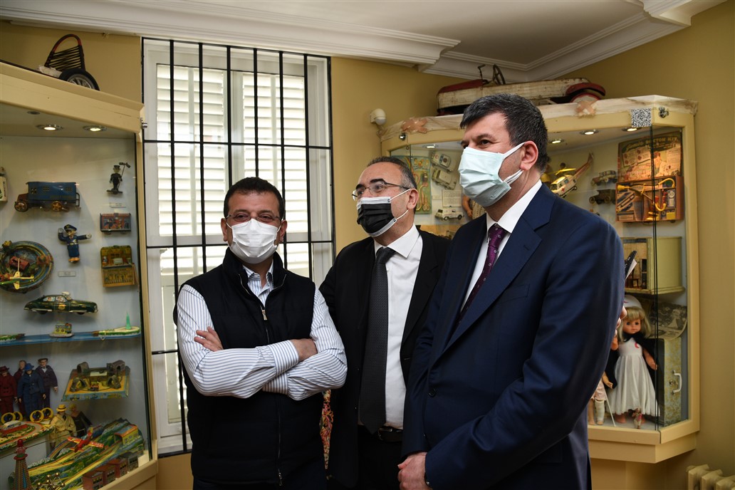 İstanbul Büyükşehir Belediye (İBB) Başkanı Ekrem İmamoğlu, 23 Nisan Ulusal Egemenlik ve Çocuk Bayramı’nda, Kadıköy Göztepe’de bulunan İstanbul Oyuncak Müzesi’ni ziyaret etti.