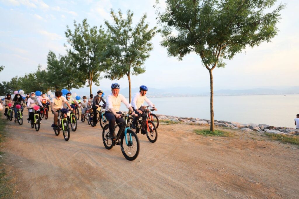 Büyükşehir Belediyesi Gençlik ve Spor Hizmetleri Dairesi Başkanlığı 19 Mayıs Atatürk’ü Anma Gençlik ve Spor Bayramı sebebiyle 41 gence bisiklet hediye edecek.