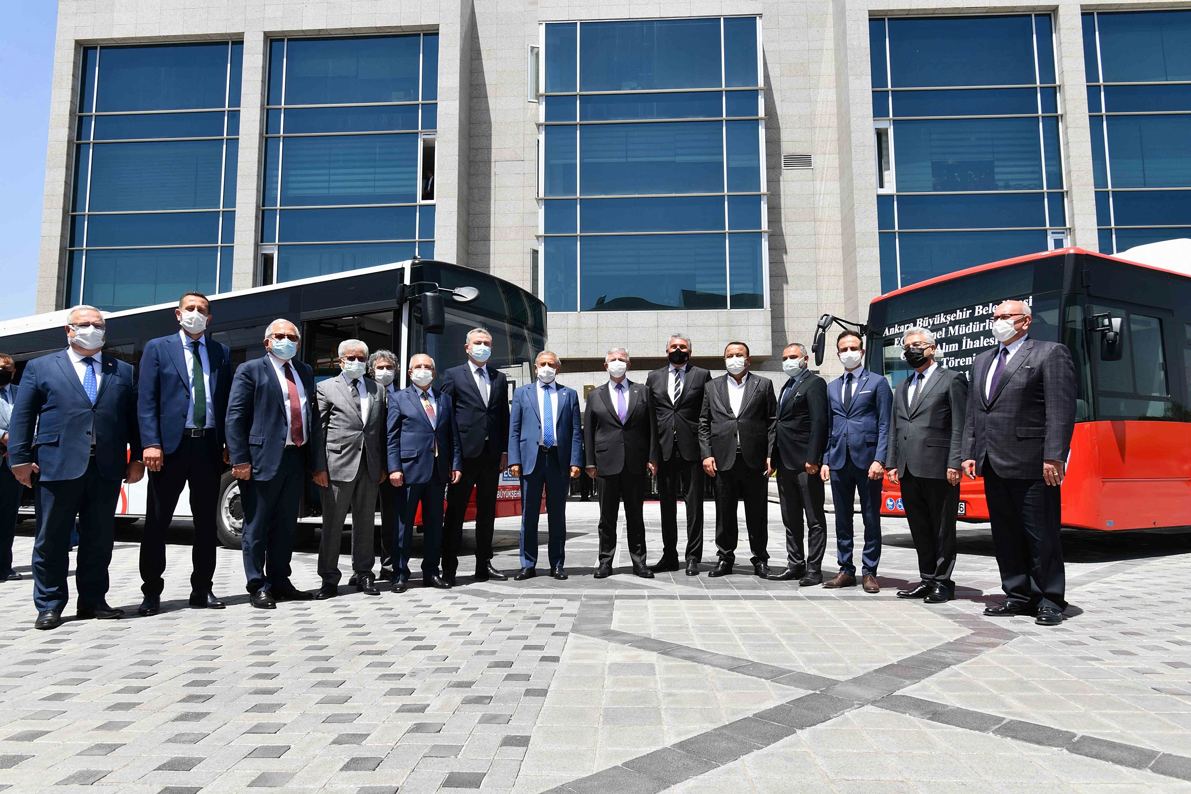 Başkent’te en son 2013'te gerçekleşen otobüs alımının ardından 8 yıl sonra yeni otobüsler için ihaleyi kazanan firmalarla sözleşme imzalandı.
