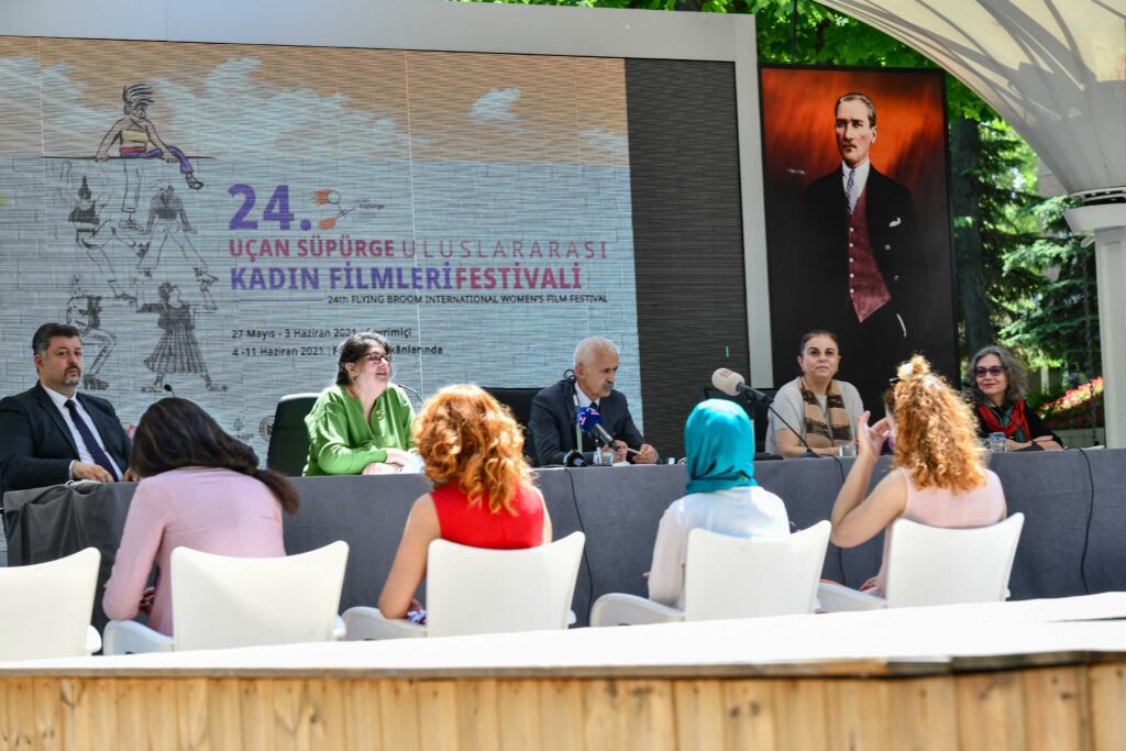 “24. Uçan Süpürge Uluslararası Kadın Filmleri Festivali”ne ilişkin ayrıntılar düzenlenen basın toplantısıyla sinemaseverlerle paylaşıldı.