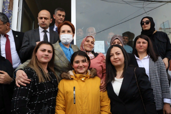 Akşener, Kırşehir'de esnafı ziyaret etti