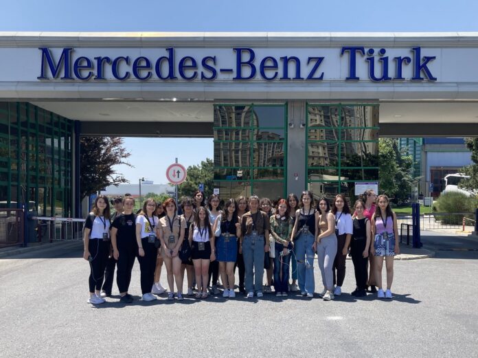 Mercedes-Benz Türk’ün Yıldız Kızları İstanbul’da bir araya geldi