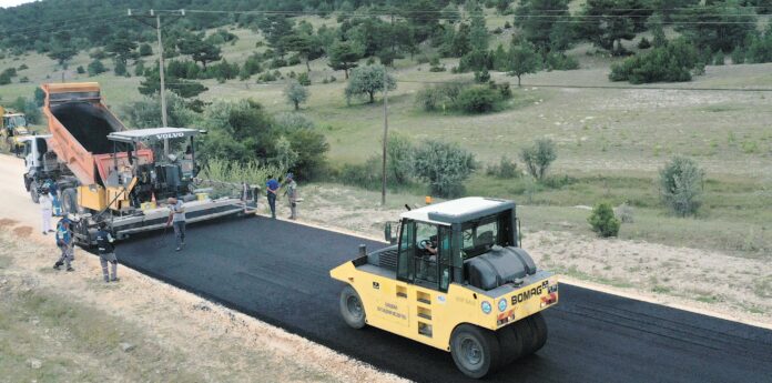 BUYUKSEHIRDEN HAN SEYITGAZI YOLLARINA SICAK ASFALT 3