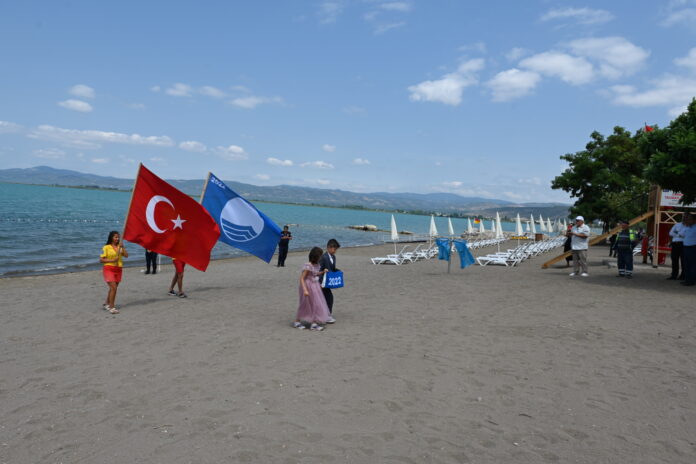 Mavi Bayrak, İznik’te dalgalanıyor.. ozelkalem.com .tr